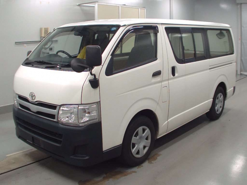 8 микроавтобус категория. Toyota Hiace 2015. Тойота DX микроавтобус. Тойота Караван 2021. Микроавтобус категории б.