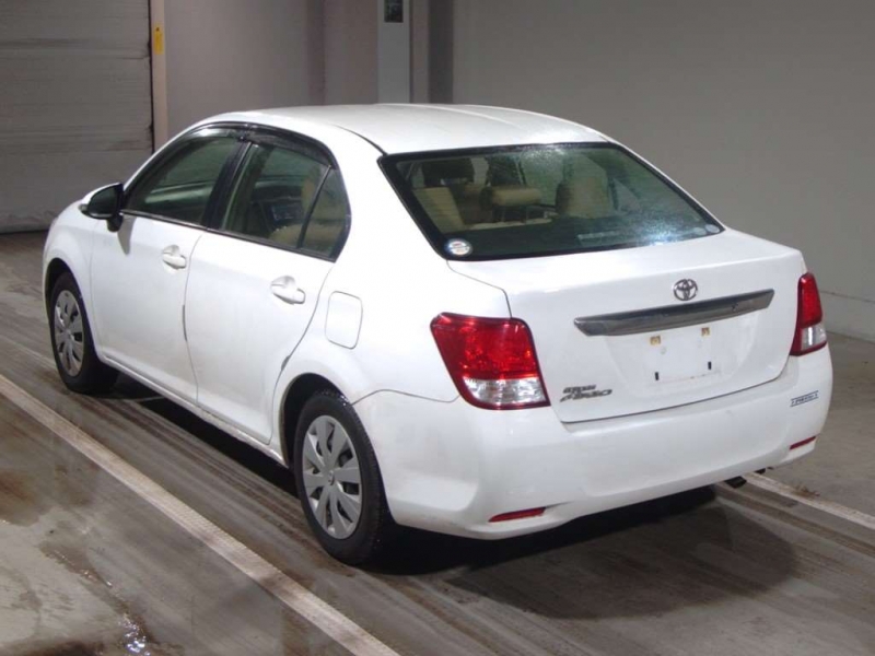 Toyota Corolla Axio 2012